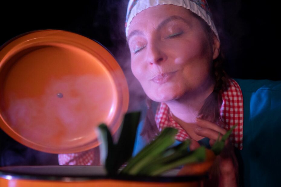 ©Luciecontat - A table-28 retouchée-w