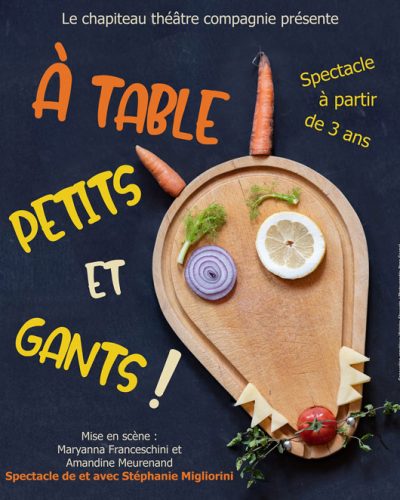 A table petits et gants Chapiteau Théâtre Compagnie